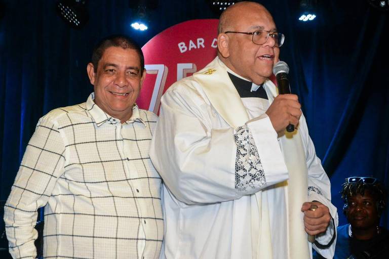 Zeca Pagodinho inaugura bar no Rio com presença de padre para benzer o estabelecimento