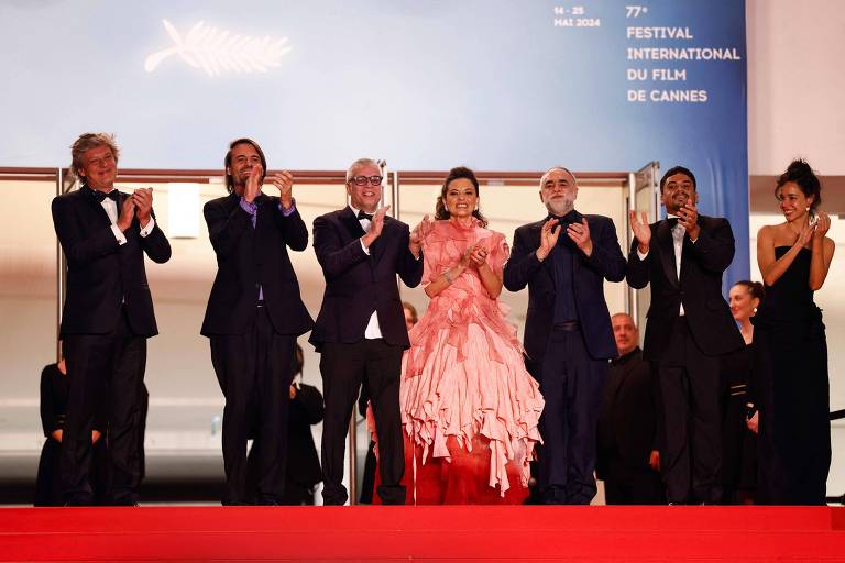 Elenco de 'Motel Destino' dança forró em Cannes e é aplaudido em première