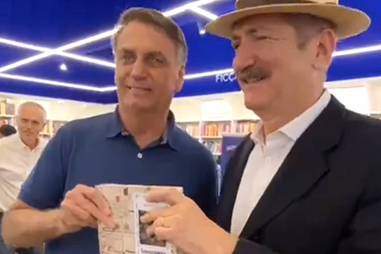 Ex-presidente Jair Bolsonaro (PL) e ex-ministro Aldo Rebelo (MDB) durante evento de lançamento do livro "Amazônia"