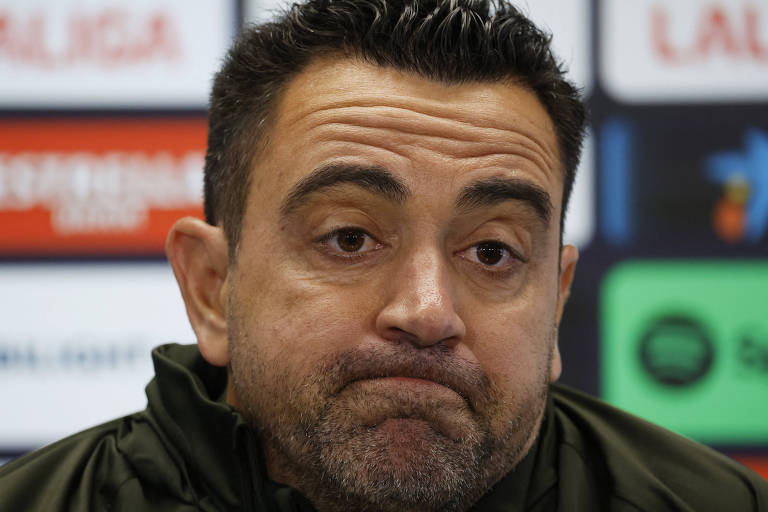 Barcelona demite técnico Xavi Hernández