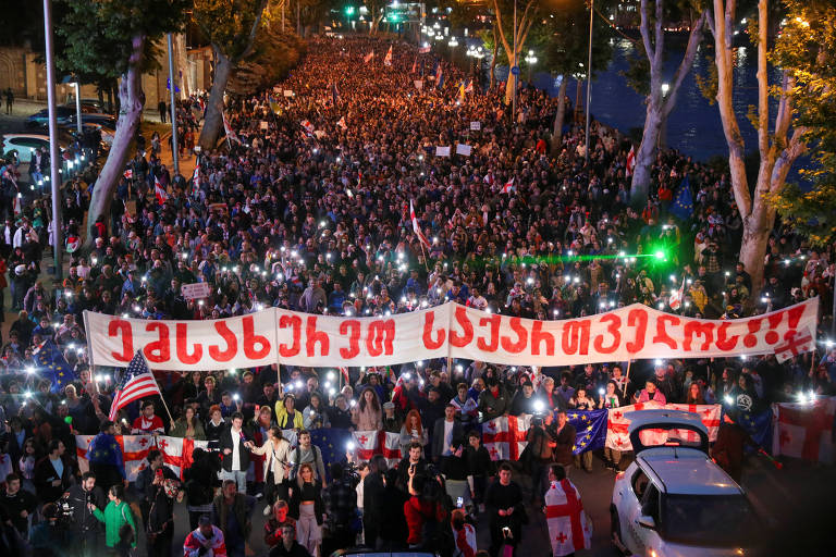 População da Geórgia volta às ruas para protestar contra lei de 'influência estrangeira'