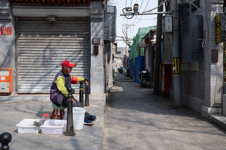 Xi torna vigilância mais visível e invasiva para manter controle na China