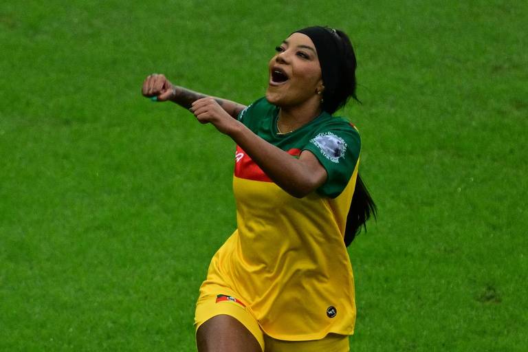 Ludmilla abre placar do Futebol Solidário; partida com artistas e jogadores termina em 5 x 5