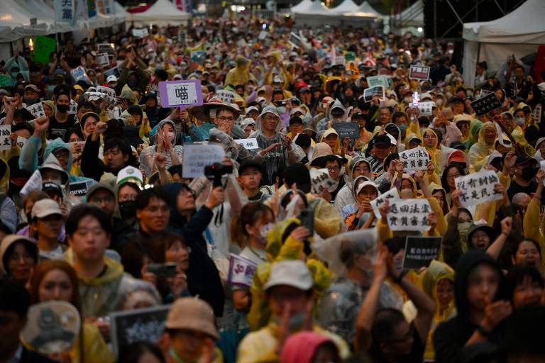 Parlamento de Taiwan aprova reformas, e milhares vão às ruas em protesto