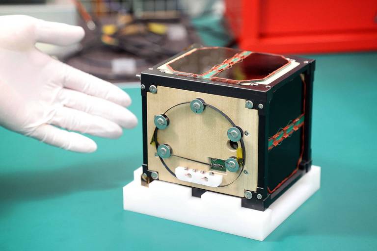 Cientistas japoneses constroem o primeiro satélite de madeira do mundo