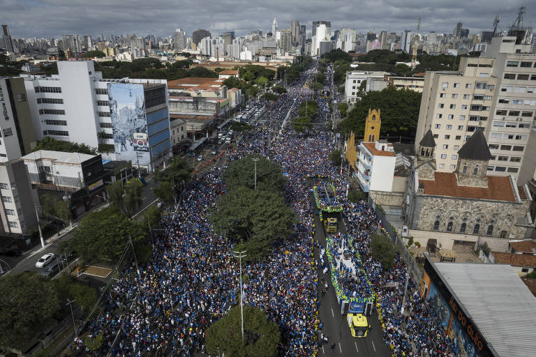 Marcha Para Jesus reúne fiéis em caminhada em São Paulo nesta quinta-feira (30)