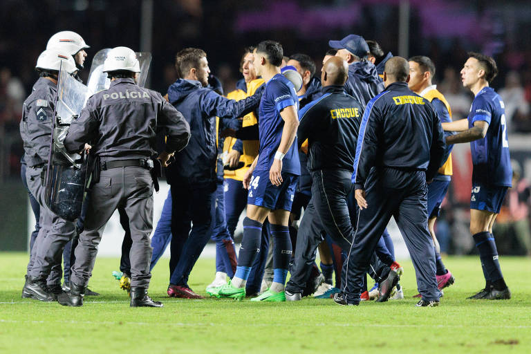 Jogadores do Talleres são autuados por desacato após jogo no Morumbis