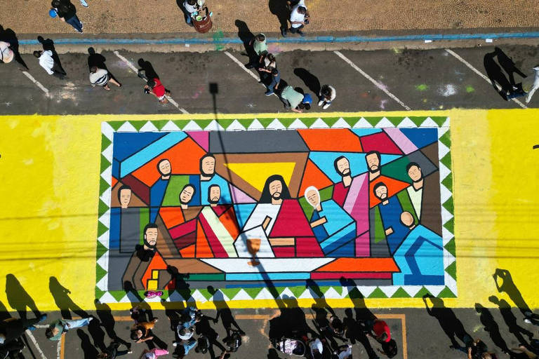 Tapete enfeitado para a tradicional celebração de Corpus Christi  em Matão (SP)