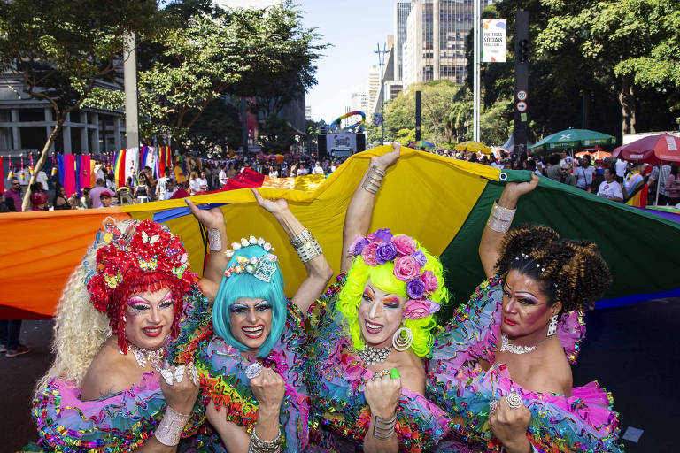 Parada LGBT+ ocorre neste domingo (2) com promessa de multidão em verde e amarelo