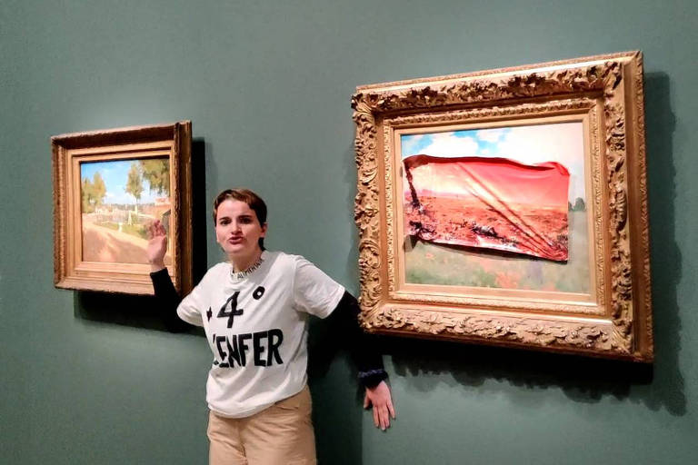 Ativista ambientalista é presa após colar cartaz em quadro de Monet, em Paris