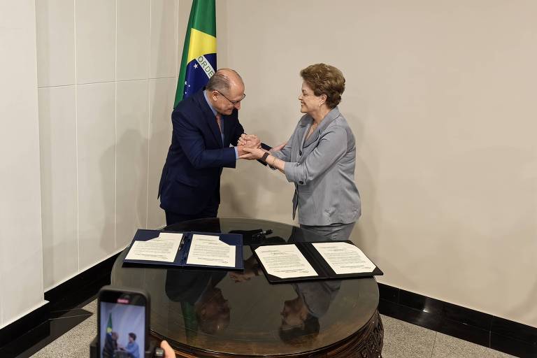 Em Pequim, Dilma formaliza recursos do Banco do Brics para RS