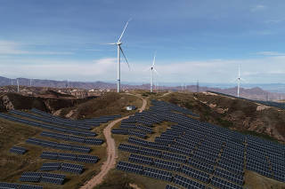 Parque híbrido, com turbinas eólicas e painéis fotovoltaicos, em empreendimento da Spic em Zhangjiakou