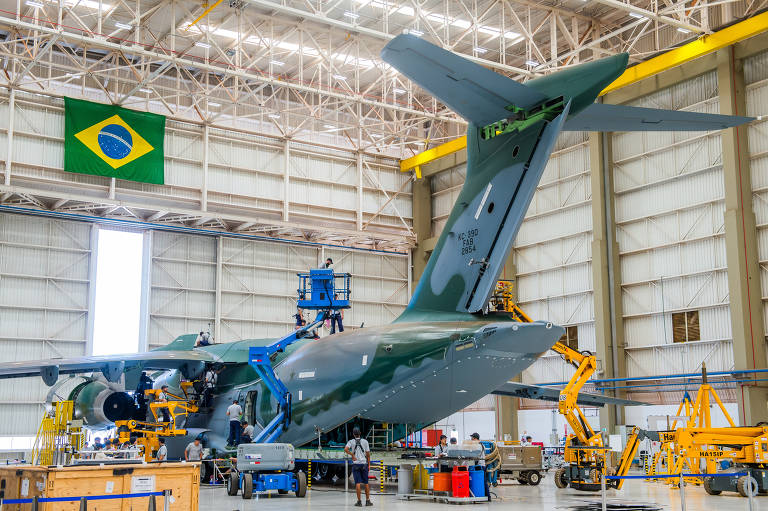 Veja a linha de produção do KC-390
