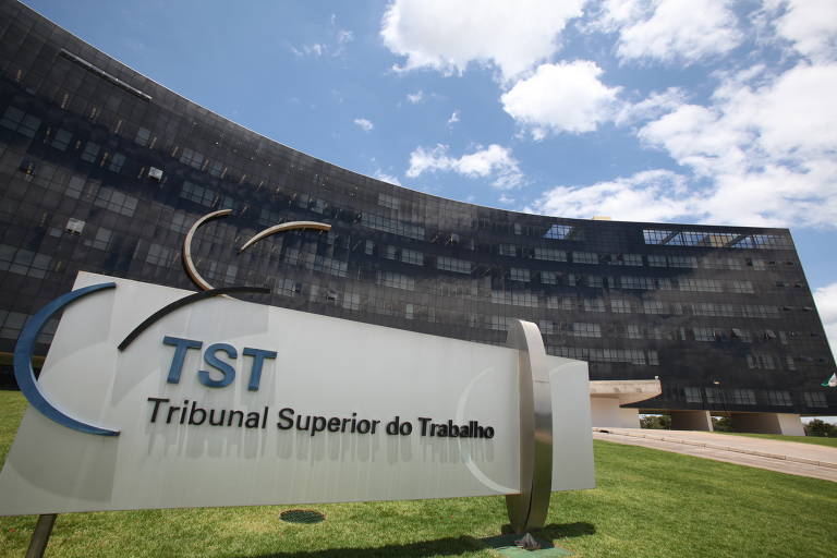 TST gasta R$ 42,6 mil em diárias e passagens para ministro apresentar doutorado em Portugal