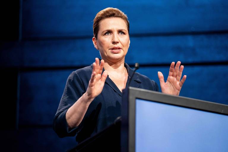 A primeira-ministra da Dinamarca, Mette Frederiksen, discursa em Copenhague