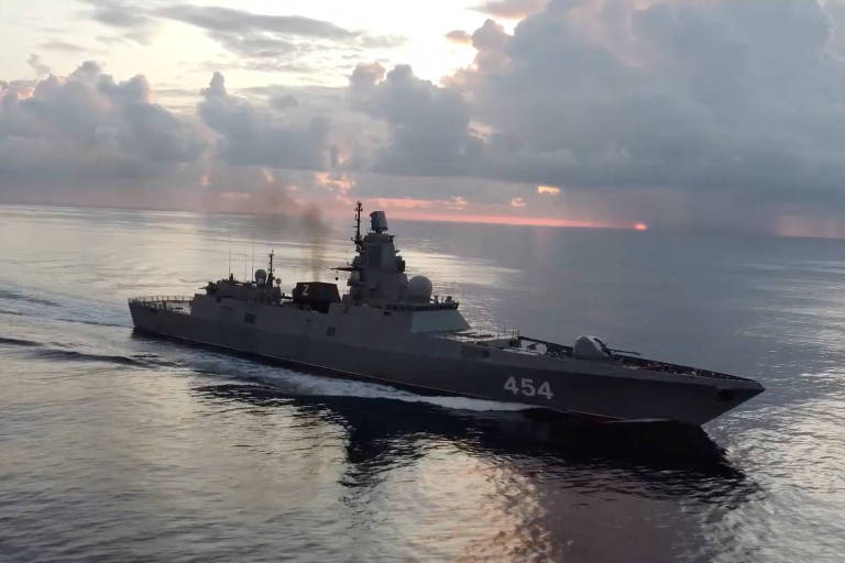 Frota de ataque russa chega a Cuba após ameaça de Putin