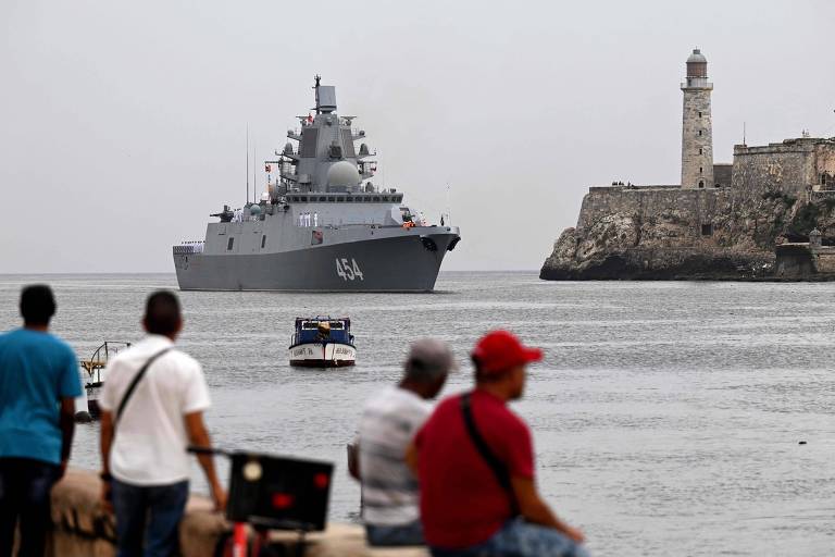 Cuba faz festa para chegada de frota de ataque da Rússia; vídeo