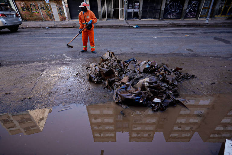 Com previsão de fortes chuvas, Porto Alegre contrata 250 garis para limpeza emergencial