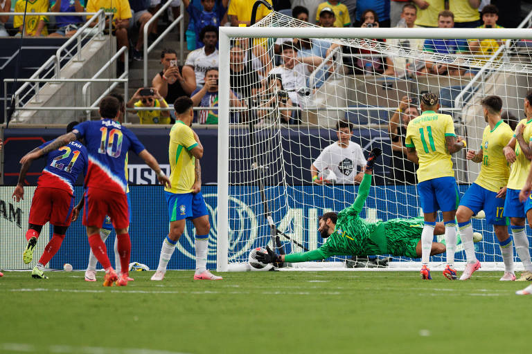 Alisson não consegue evitar gol de Pulisic em cobrança de falta rasteira