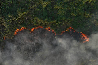 Brazil's tropical wetlands ablaze in massive fires