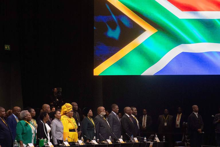 Novo governo da África do Sul tenta reeditar otimismo do fim do apartheid