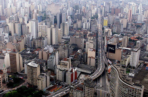 São Paulo (SP) 21.01.2000, Vista aerea da cidade de São Paulo (SP) mostra o elevado Costa e Silva, o minhocão.
(Foto: Jorge Araújo/Folhapress)