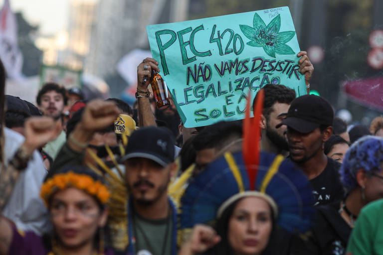 Marcha da Maconha tem protesto contra PEC das Drogas e PL Antiaborto por Estupro