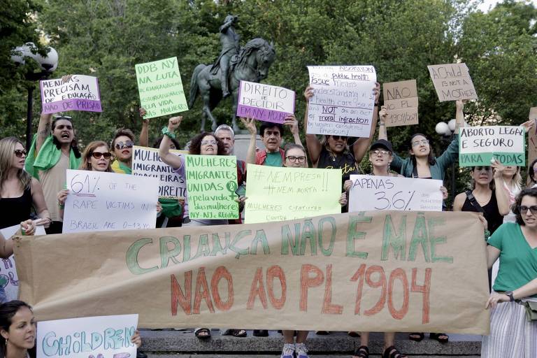 Brasileiros se reúnem em Nova York contra o PL Antiaborto por Estupro