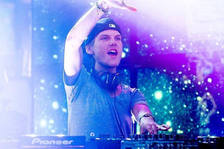 A luta do pai do DJ Avicii para superar sua morte: 'Às vezes, fico bravo com ele. Por que nos deixou?'