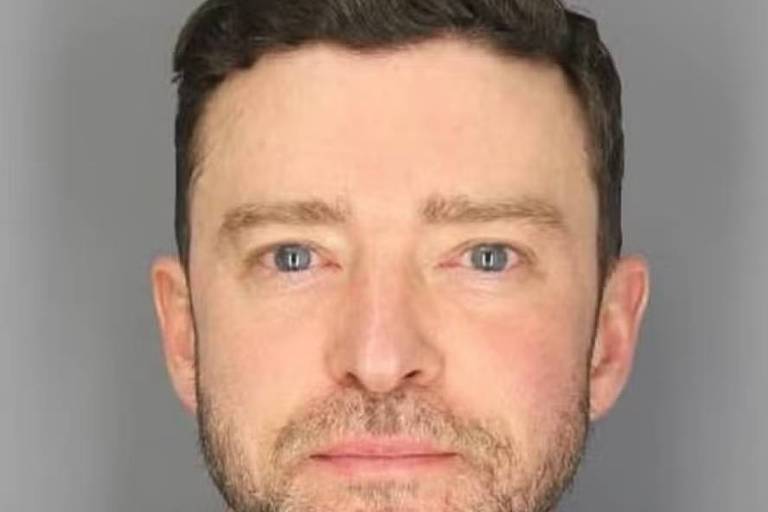 Preso por dirigir bêbado, Justin Timberlake aparece com olhos vidrados em 'mugshot'