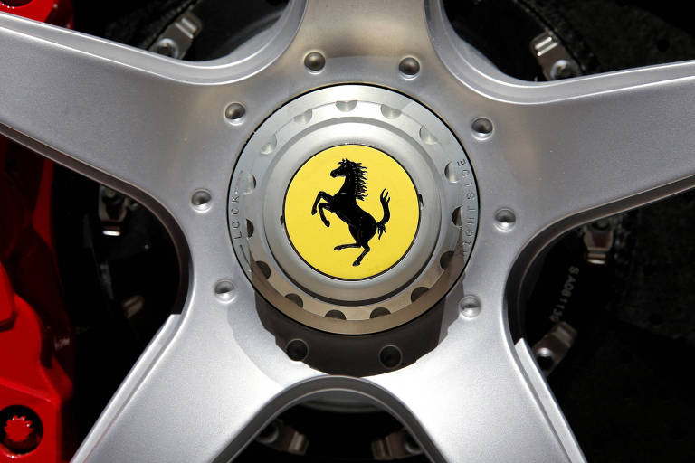 Primeiro carro elétrico da Ferrari custará R$ 3 milhões, diz agência