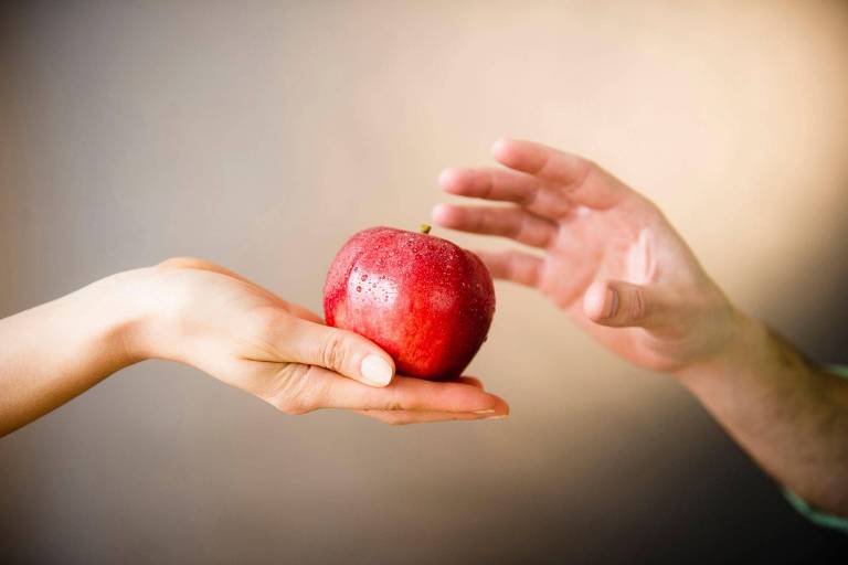 Do 'fruto proibido' a redentora: como a figura de Eva é ressignificada por teólogas feministas