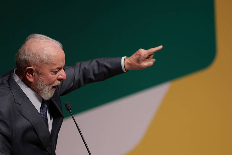 O presidente Lula durante cerimônia na Petrobras