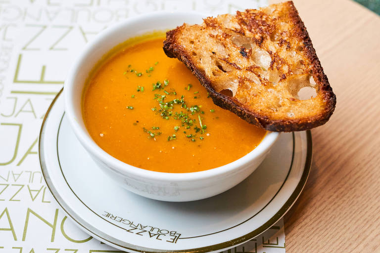Sopa é jantar de inverno: veja onde provar comidas quentes em SP