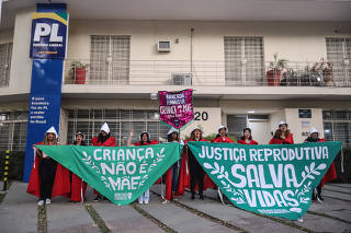 Protesto contra o PL 1904 na sede do Partido Liberal, em SP