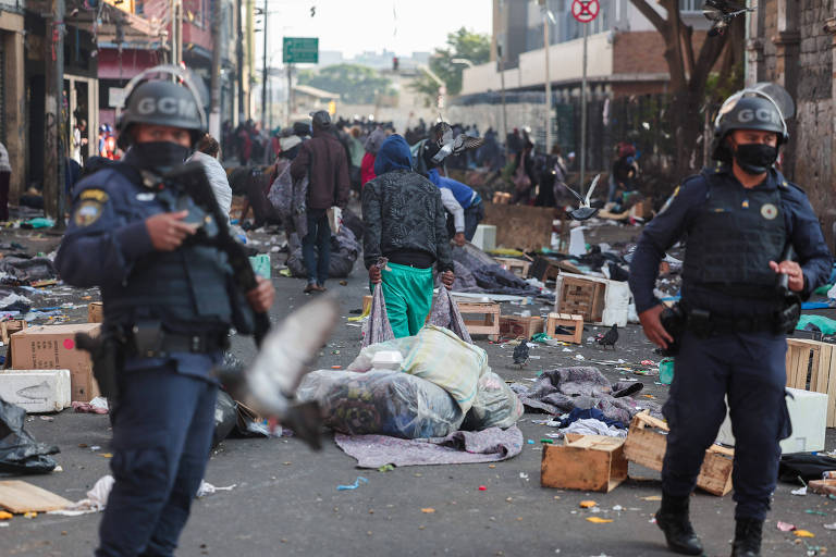 Internações sem consentimento aumentam na cracolândia, em meio a denúncias de agressões