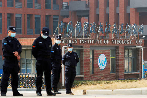 FILE PHOTO: Security personnel keep watch outside Wuhan Institute of Virology during the visit by the World Health Organization (WHO) team tasked with investigating the origins of the coronavirus disease (COVID-19), in Wuhan, Hubei province, China February 3, 2021.  To match Special Report GLOBAL-PANDEMICS/BATS-ORIGINS   REUTERS/Thomas Peter/File Photo ORG XMIT: HFS-SREP603