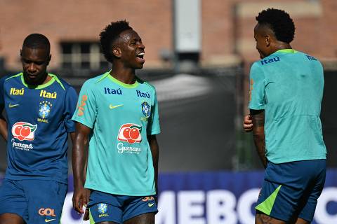 Brazil's forward Vinicius Junior (C) takes part in a training session ahead of the Conmebol 2024 Copa America tournament group D football match between Brazil and Costa Rica, at Drake Stadium on campus of UCLA in Los Angeles, California, on June 21, 2024. Brazil and Costa Rica are playing on June 24, 2024. (Photo by Patrick T. Fallon / AFP)