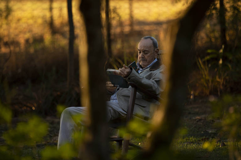 O jornalista José Hamilton Ribeiro em sua fazenda