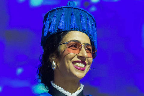 SÃO PAULO-SP, BRASIL, 24-06-2024 - MARISA MONTE - A cantora Marisa Monte e a médica e professora de medicina Ludhmila Hajjar na cerimônia de entrega do título de Doutor Honoris Causa a cantora Marisa Monte Na USP. (Foto: Ronny Santos/Folhapress, BERGAMO) ***EXCLUSIVO***