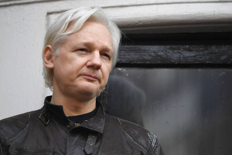 Feministas lamentam que Assange não seja julgado por supostos crimes sexuais