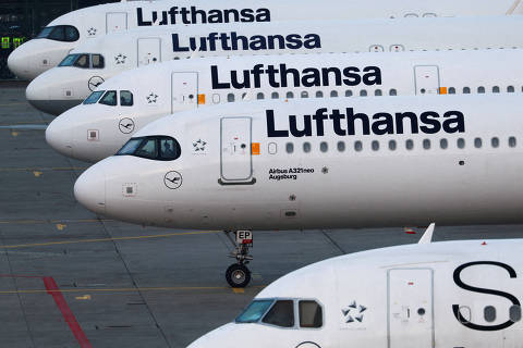 FILE PHOTO: Lufthansa planes stand parked as Frankfurt airport is closed to passengers with planned departures due to a strike organised by Verdi union, in Frankfurt, Germany, March 7, 2024. REUTERS/ Kai Pfaffenbach/File Photo ORG XMIT: FW1