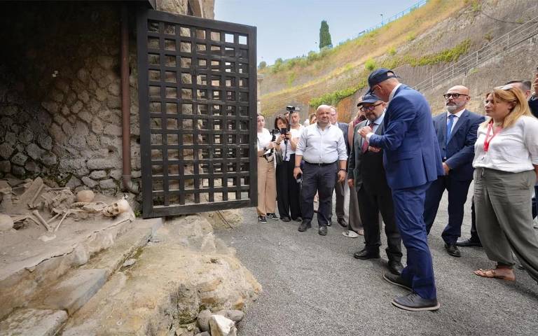 Governo Italiano reabriu praia de Herculano, cidade atingida pela erupção do Monte Vesúvio