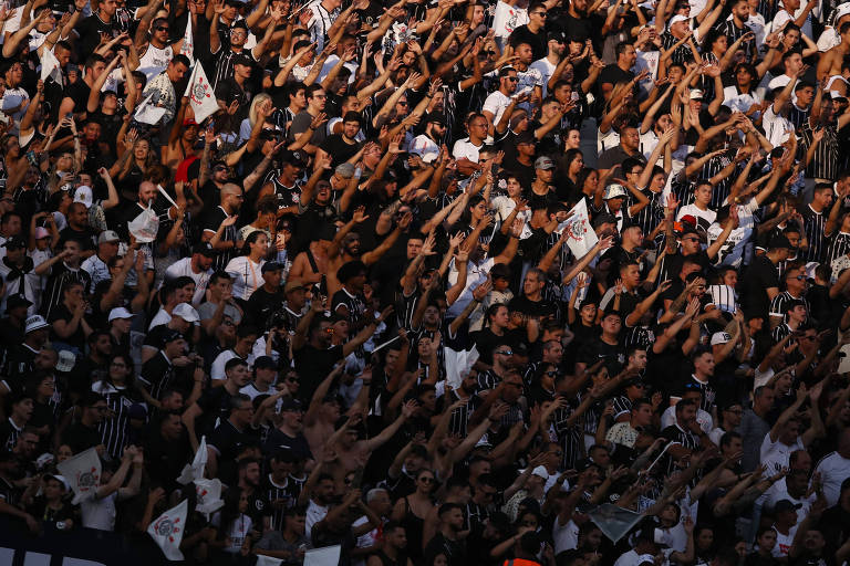 Grupo de investidores quer pagar dívida e oferecer Corinthians aos torcedores