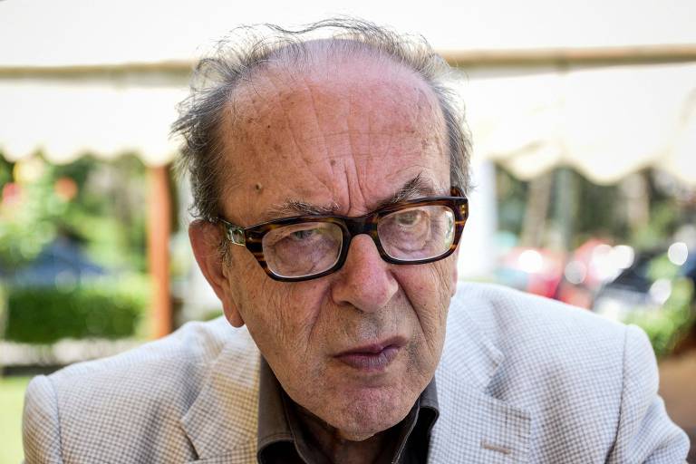 Morre Ismail Kadaré, que escreveu contra a ditadura da Albânia, aos 88 anos