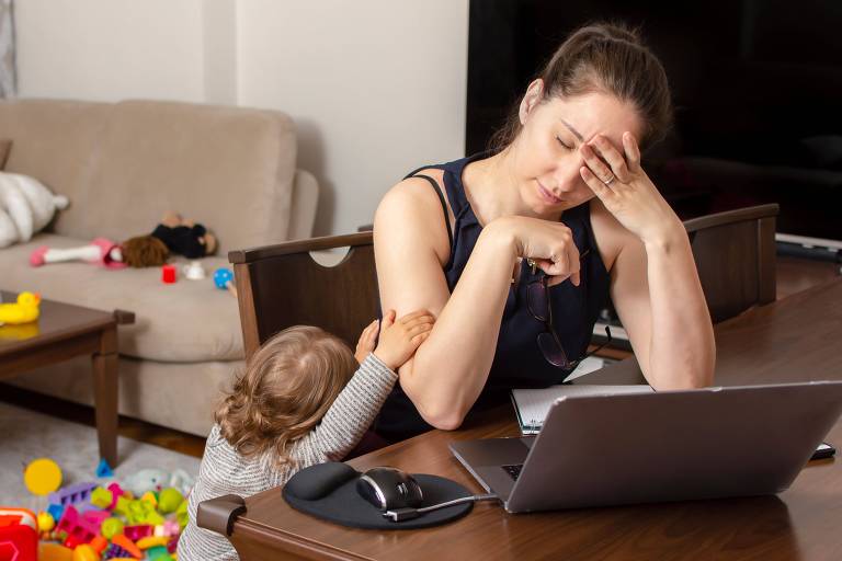 Mulheres são maioria nos atendimentos de burnout no SUS