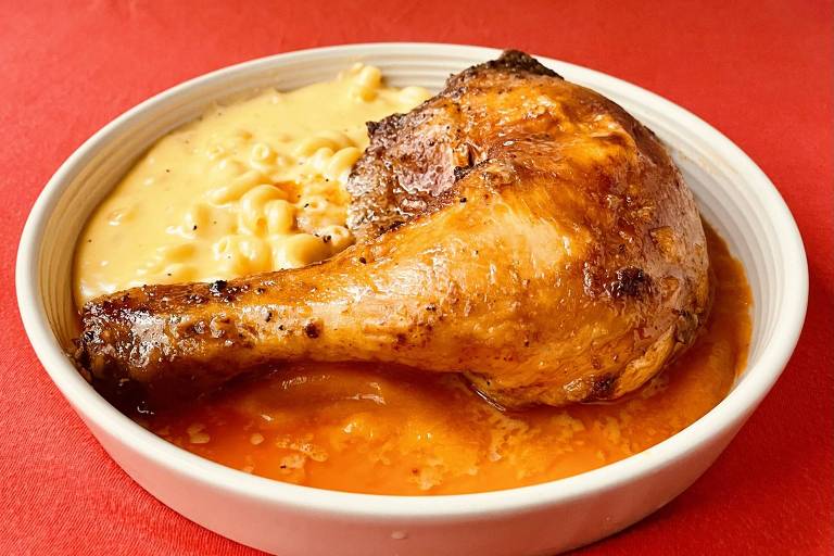 Buffalo chicken, frango apimentado à moda americana, fica perfeito assado na air fryer