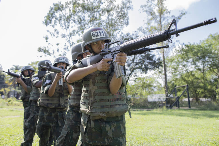 Ministério da Defesa sugeriu ao Planalto excluir mulheres grávidas do serviço militar