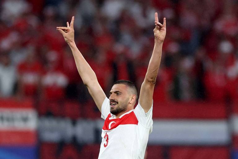 Uefa suspende turco que fez gesto fascista por 2 jogos da Eurocopa