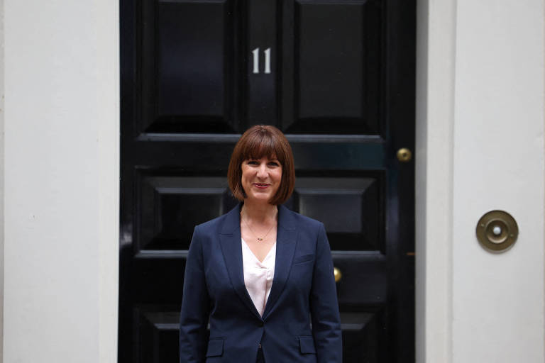 Novo premiê do Reino Unido escolhe gabinete, com 1ª mulher à frente da economia